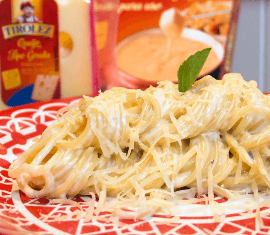 Macarrão ao molho de queijos: Fondue, Queijo Azul e Gouda Tirolez
